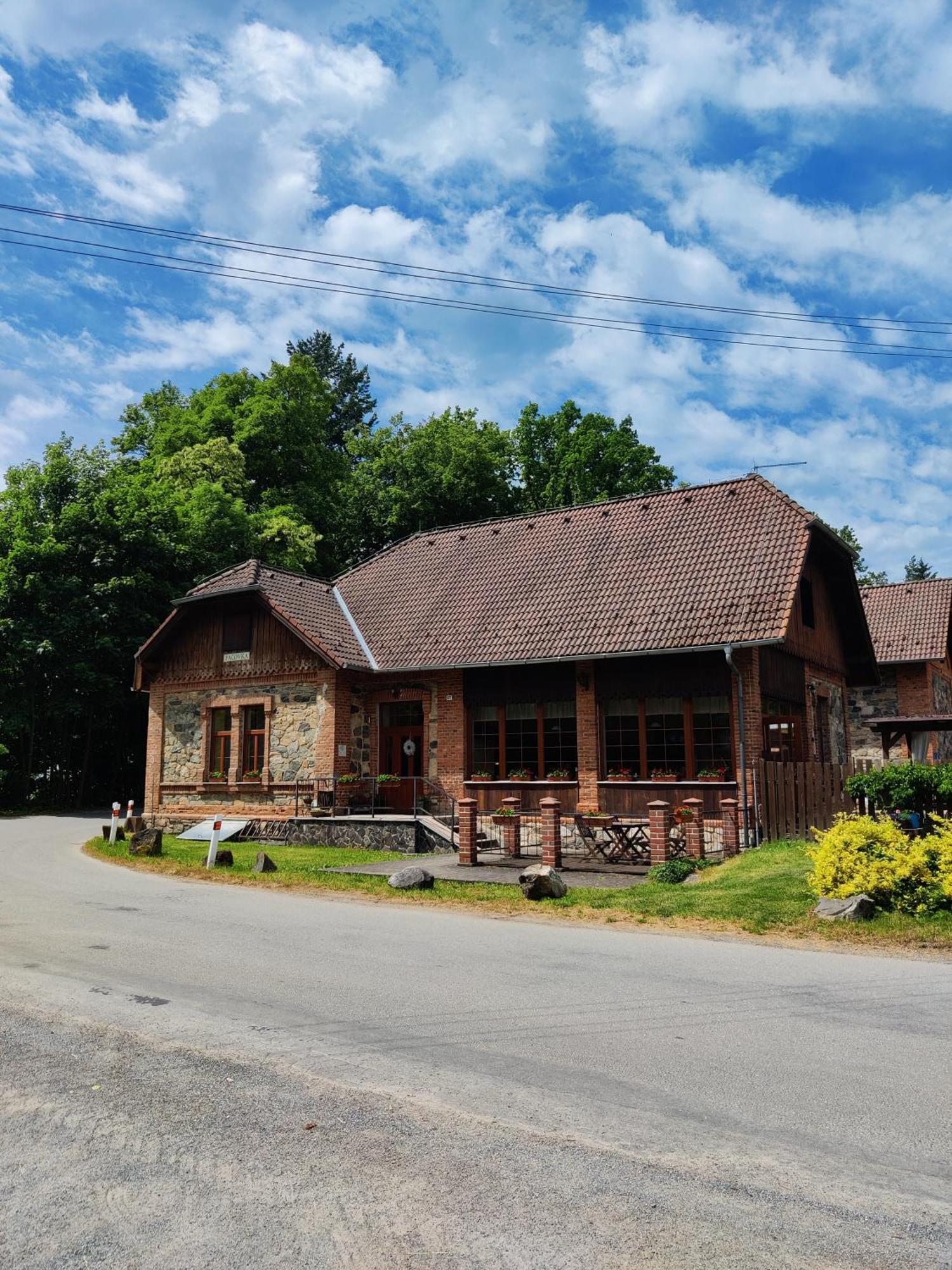 Hotel Penzion Pacovka à Chynov Extérieur photo